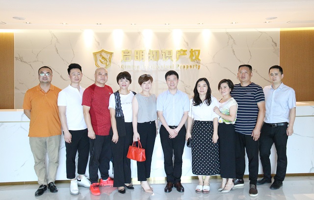 嘉興湖南商會(huì)輪值會(huì)長(zhǎng)劉第晟、秘書(shū)長(zhǎng)曾嬋娟一行蒞臨公司指導(dǎo)交流