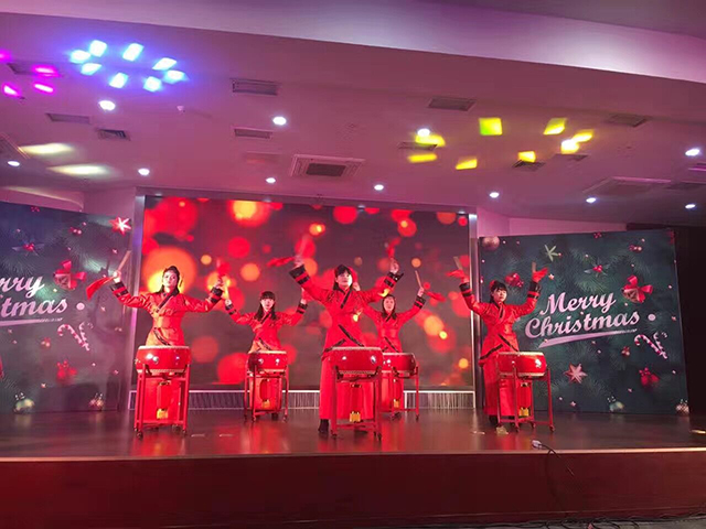 智慧園舉辦圣誕晚會，我司表演開場舞蹈