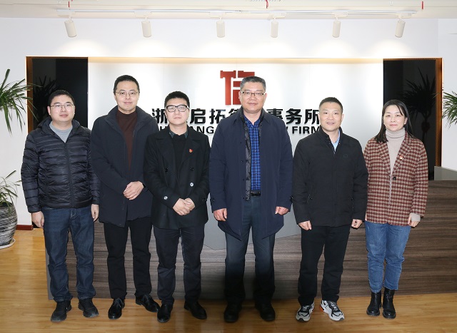 嘉興市司法局副局長、市律師行業(yè)黨委書記陳建新一行蒞臨我所調(diào)研指導(dǎo)工作