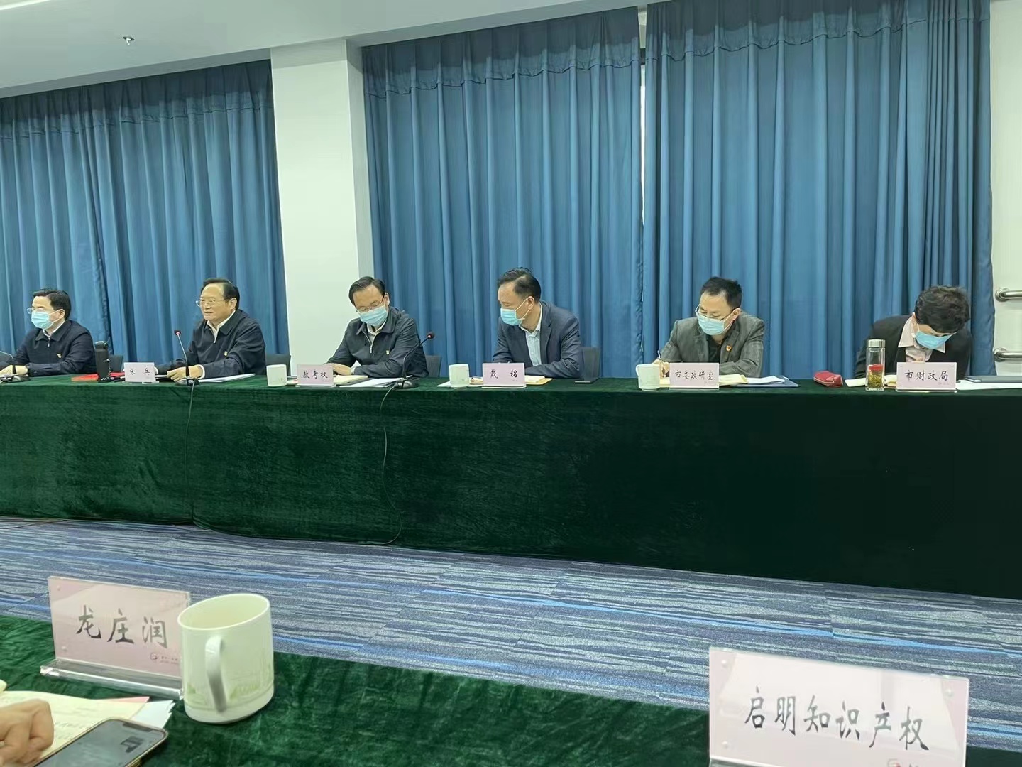 嘉興市委書記張兵調(diào)研服務(wù)業(yè)，我司總經(jīng)理沈杰做代表發(fā)言