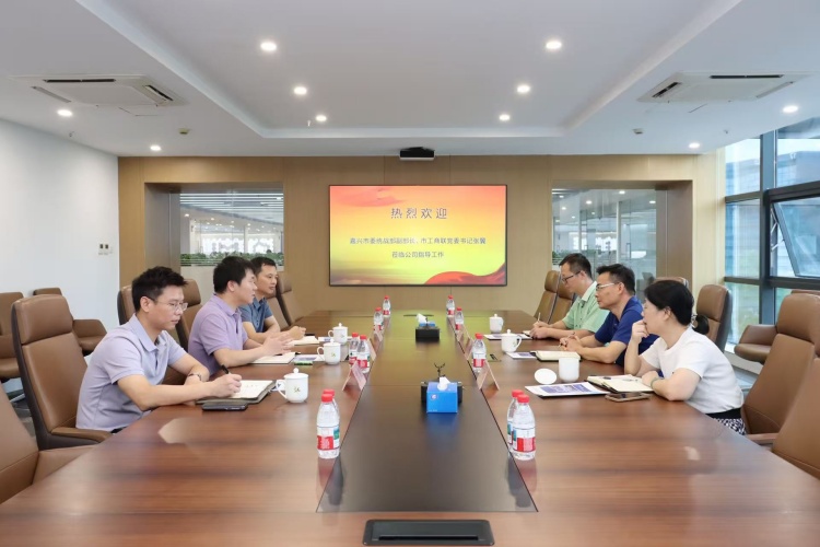 嘉興市委統(tǒng)戰(zhàn)部副部長、市工商聯(lián)黨委書記張翼蒞臨公司調(diào)研